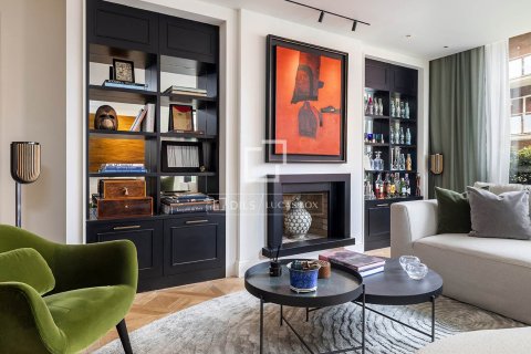 Apartment in Barcelona, Spain 3 bedrooms, 137 sq.m. No. 192633