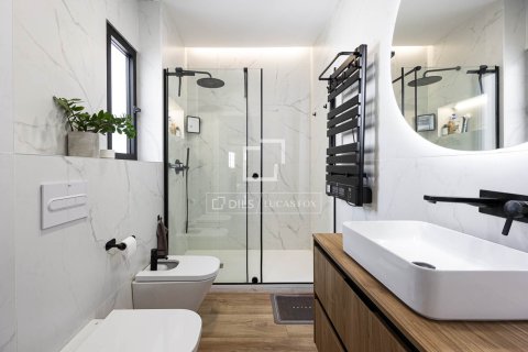 Penthouse for sale in Barcelona, Spain 1 bedroom, 62 sq.m. No. 192630 - photo 3