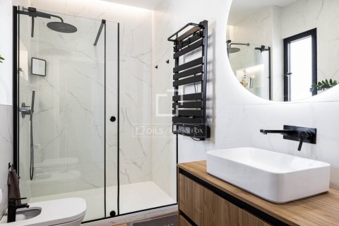 Penthouse for sale in Barcelona, Spain 1 bedroom, 62 sq.m. No. 192630 - photo 4
