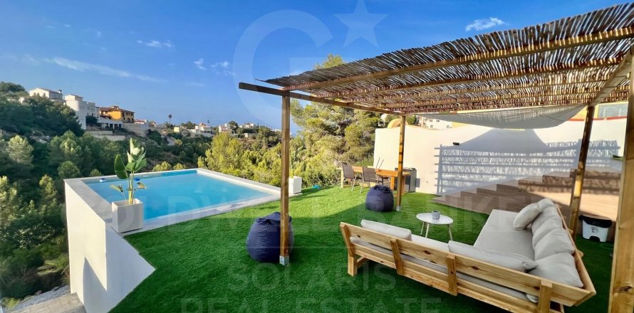 Villa à Denia, Alicante, Espagne 4 chambres, 200 m2 No. 160214