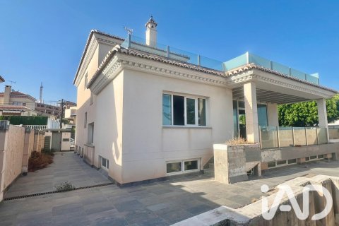 Продажа дома в Ринкон-де-ла-Виктория, Малага, Испания 9 спален, 614м2 №187741 - фото 2