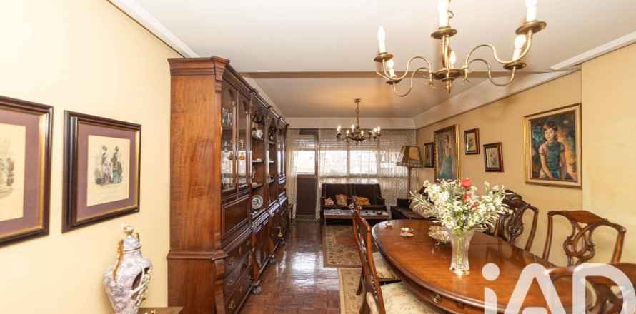 Apartamento en León, España 4 dormitorios, 190 m2 No. 188418