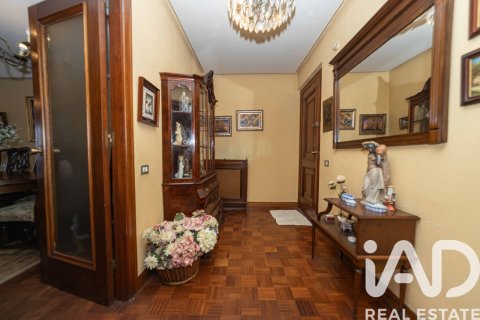 Apartamento en venta en León, España 4 dormitorios, 190 m2 No. 188418 - foto 7