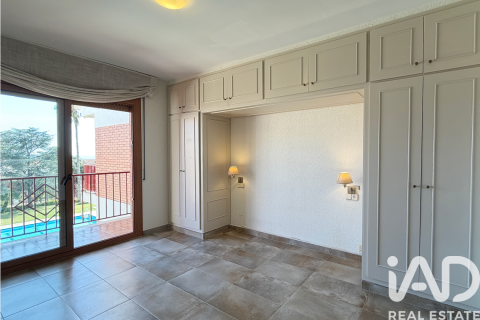 House for rent in Premia De Mar, Barcelona, Spain 4 bedrooms, 245 sq.m. No. 188519 - photo 8