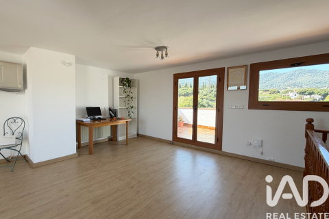 House for rent in Premia De Mar, Barcelona, Spain 4 bedrooms, 245 sq.m. No. 188519 - photo 22