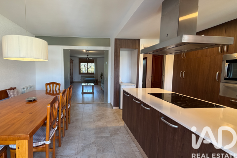 House for rent in Premia De Mar, Barcelona, Spain 4 bedrooms, 245 sq.m. No. 188519 - photo 5