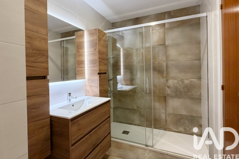 House for rent in Premia De Mar, Barcelona, Spain 4 bedrooms, 245 sq.m. No. 188519 - photo 13