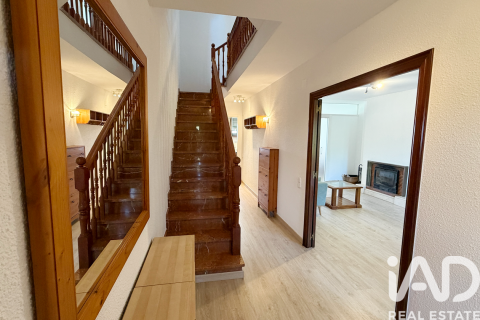 House for rent in Premia De Mar, Barcelona, Spain 4 bedrooms, 245 sq.m. No. 188519 - photo 2