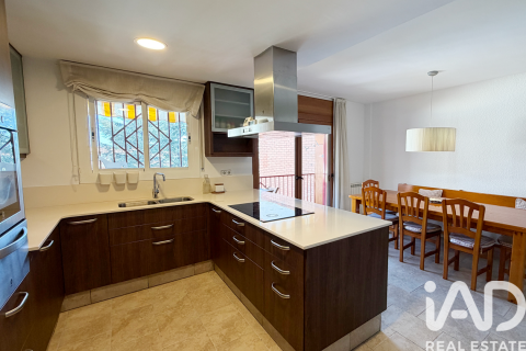 House for rent in Premia De Mar, Barcelona, Spain 4 bedrooms, 245 sq.m. No. 188519 - photo 6
