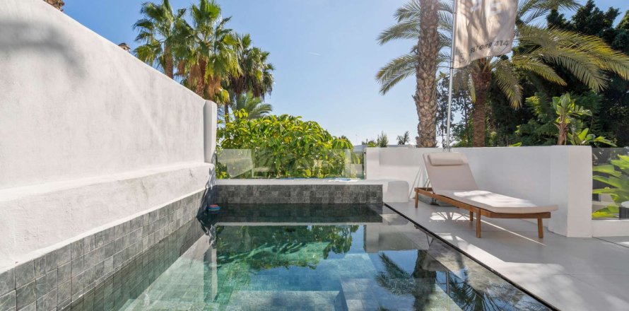 Apartament w Estepona, Malaga, Hiszpania 4 sypialnie, 269.13 mkw. nr 177666