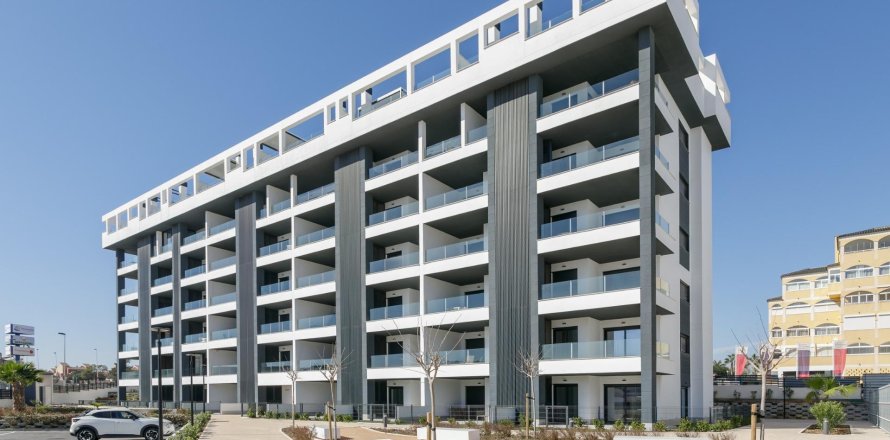 Apartment à Torrevieja, Alicante, Espagne 3 chambres, 96 m2 No. 135268