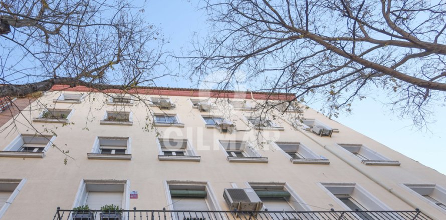Huoneisto Madrid, Espanja 6 makuuhuonetta, 131 m2 No. 113419