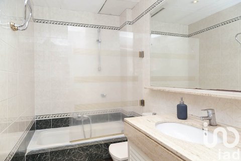 Lägenhet till salu i Barcelona, Spanien 4 sovrum, 90 kvm. Nr. 153248 - foto 17