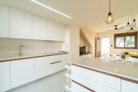 Lägenhet till salu i Alicante, Spanien 2 sovrum, 65 kvm. Nr. 148750 - foto 15