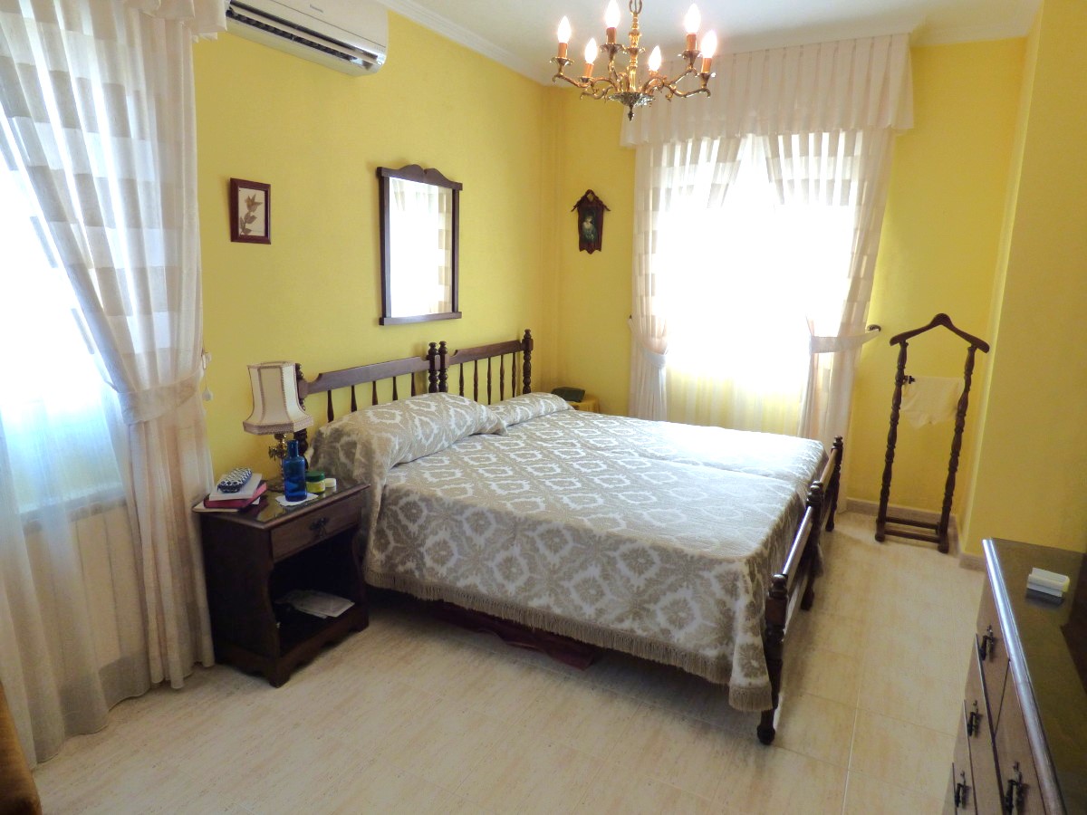 Villa à Benidorm, Alicante, Espagne 6 chambres, 253 m2 No. 192485