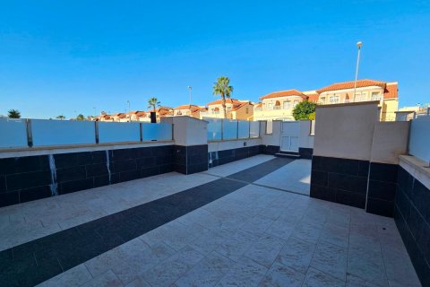 Hus till salu La Zenia, Alicante, Spanien 3 sovrum, 130 kvm. Nr. 112986 - foto 12