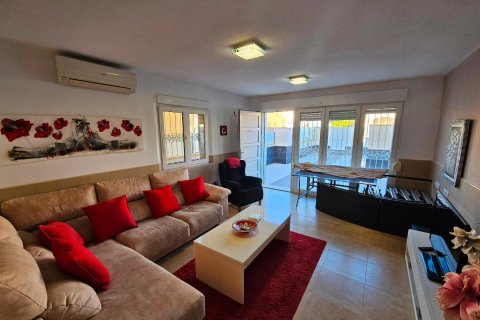 Hus till salu La Zenia, Alicante, Spanien 3 sovrum, 130 kvm. Nr. 112986 - foto 17