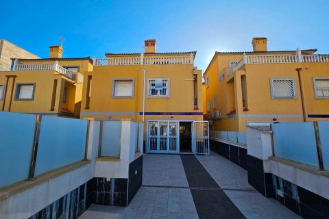 Hus till salu La Zenia, Alicante, Spanien 3 sovrum, 130 kvm. Nr. 112986 - foto 13