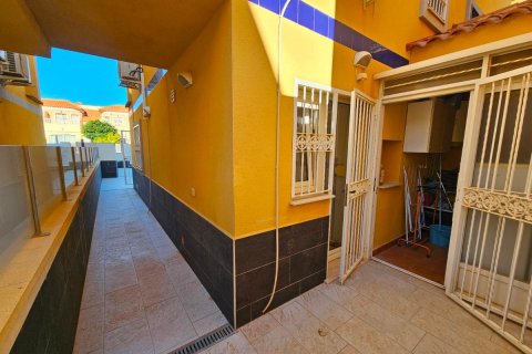Hus till salu La Zenia, Alicante, Spanien 3 sovrum, 130 kvm. Nr. 112986 - foto 25