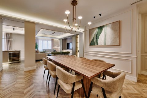 Appartamento a Madrid, Spagna 3 camere da letto, 197 mq. N° 165539