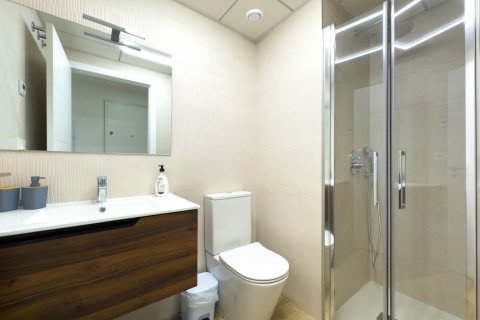 Apartamento en alquiler en Alicante, España 1 dormitorio, 55 m2 No. 165536 - foto 11