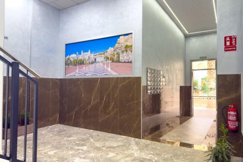 Apartamento en alquiler en Alicante, España 1 dormitorio, 55 m2 No. 165536 - foto 14