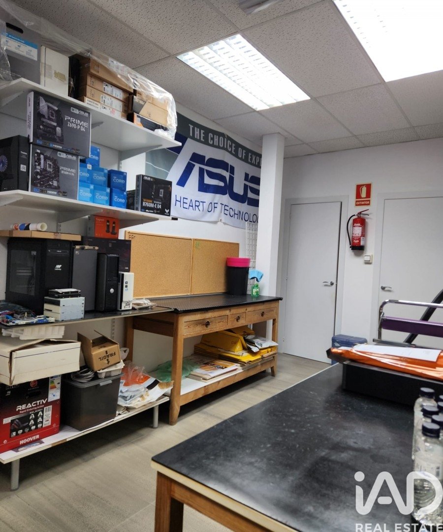 Proprietà commerciale a Cornella De Llobregat, Barcelona, Spagna 61 mq. N° 185037