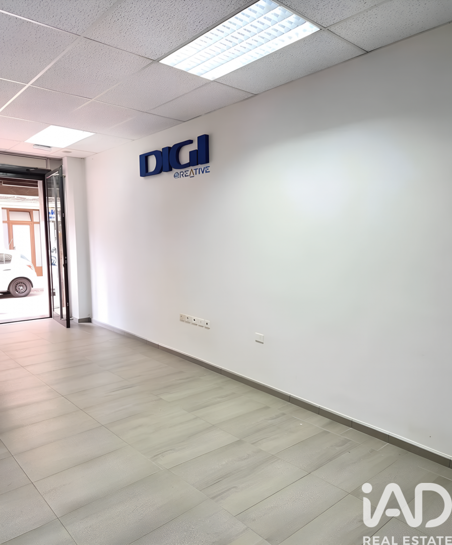 Proprietà commerciale a Cornella De Llobregat, Barcelona, Spagna 61 mq. N° 185037
