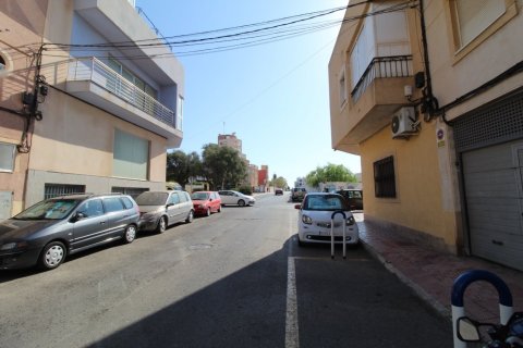 Apartment for rent in Torrevieja, Alicante, Spain 1 bedroom, 43 sq.m. No. 165130 - photo 17