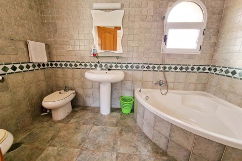 Продажа виллы в Плайя Фламенка II, Аликанте, Испания 4 спальни, 200м2 №145075 - фото 10