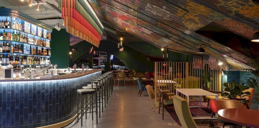 Propiedad comercial en Ciudad Vieja, Barcelona, España 359 m2 No. 167287