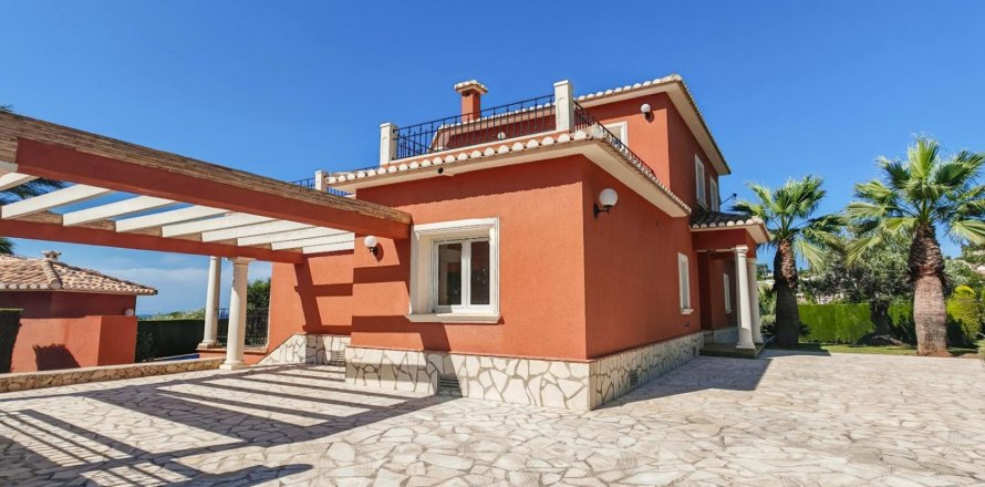 Villa in Denia, Alicante, Spain 4 bedrooms, 292 sq.m. No. 193605