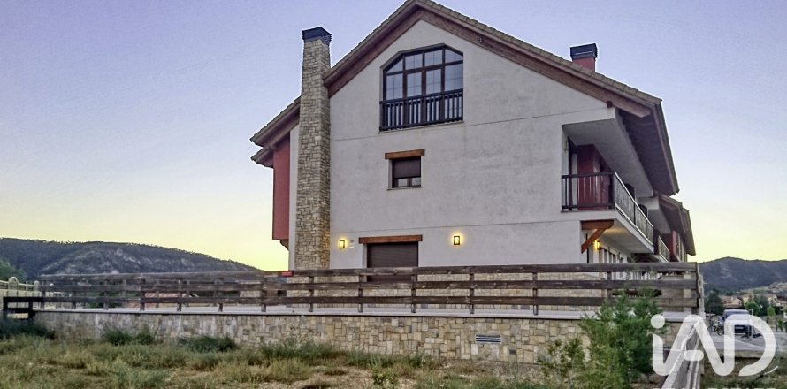 Townhouse à Teruel, Espagne 3 chambres, 493 m2 No. 188110