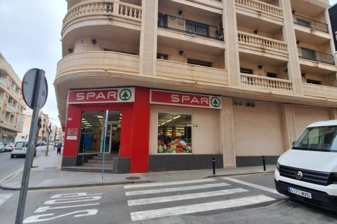 Apartament w Torrevieja, Alicante, Hiszpania 3 sypialnie, 130 mkw. nr 168781 – zdjęcie 21