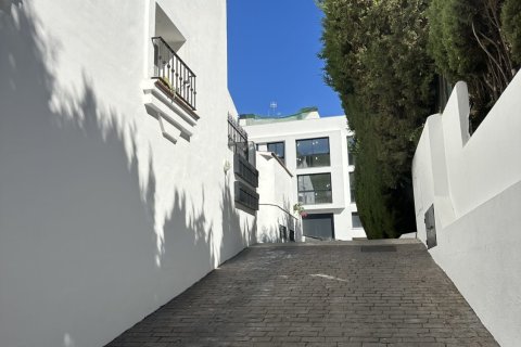 Townhouse for sale in Benahavis, Malaga, Spain 3 bedrooms, 240 sq.m. No. 147345 - photo 2
