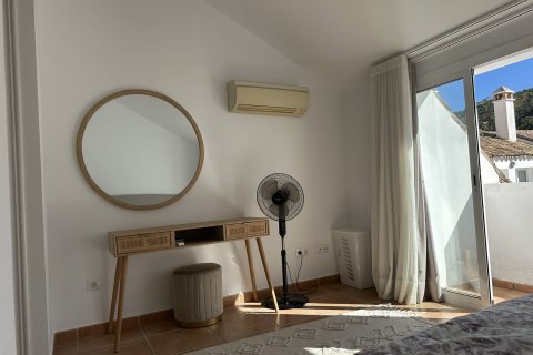 Townhouse for sale in Benahavis, Malaga, Spain 3 bedrooms, 240 sq.m. No. 147345 - photo 4