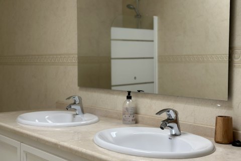 Townhouse for sale in Benahavis, Malaga, Spain 3 bedrooms, 240 sq.m. No. 147345 - photo 6