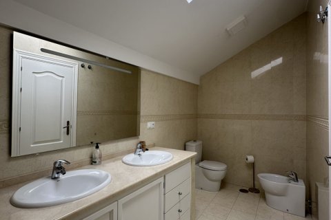 Townhouse for sale in Benahavis, Malaga, Spain 3 bedrooms, 240 sq.m. No. 147345 - photo 9