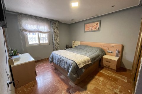 Apartament w Torrevieja, Alicante, Hiszpania 4 sypialnie, 115 mkw. nr 147349 – zdjęcie 13