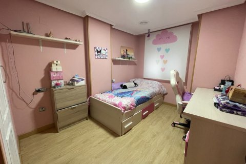 Apartament w Torrevieja, Alicante, Hiszpania 4 sypialnie, 115 mkw. nr 147349 – zdjęcie 11