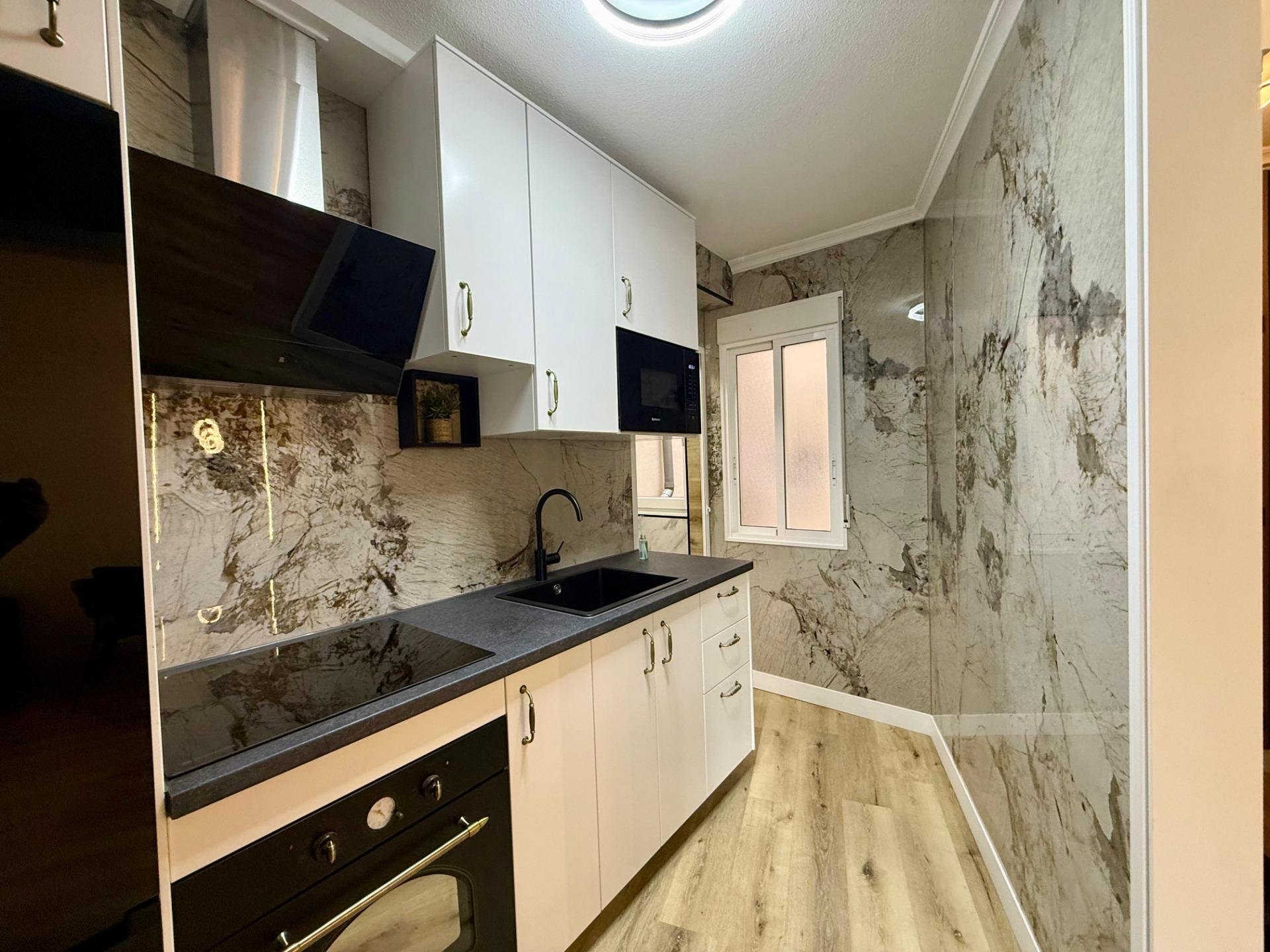 Apartment in Torrevieja, Alicante, Spain 2 bedrooms, 67 sq.m. No. 194954