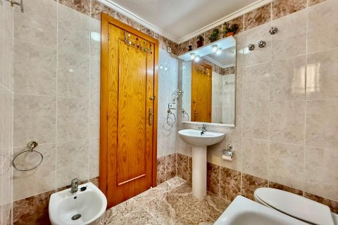 Apartament w Torrevieja, Alicante, Hiszpania 2 sypialnie, 66 mkw. nr 194949 – zdjęcie 22