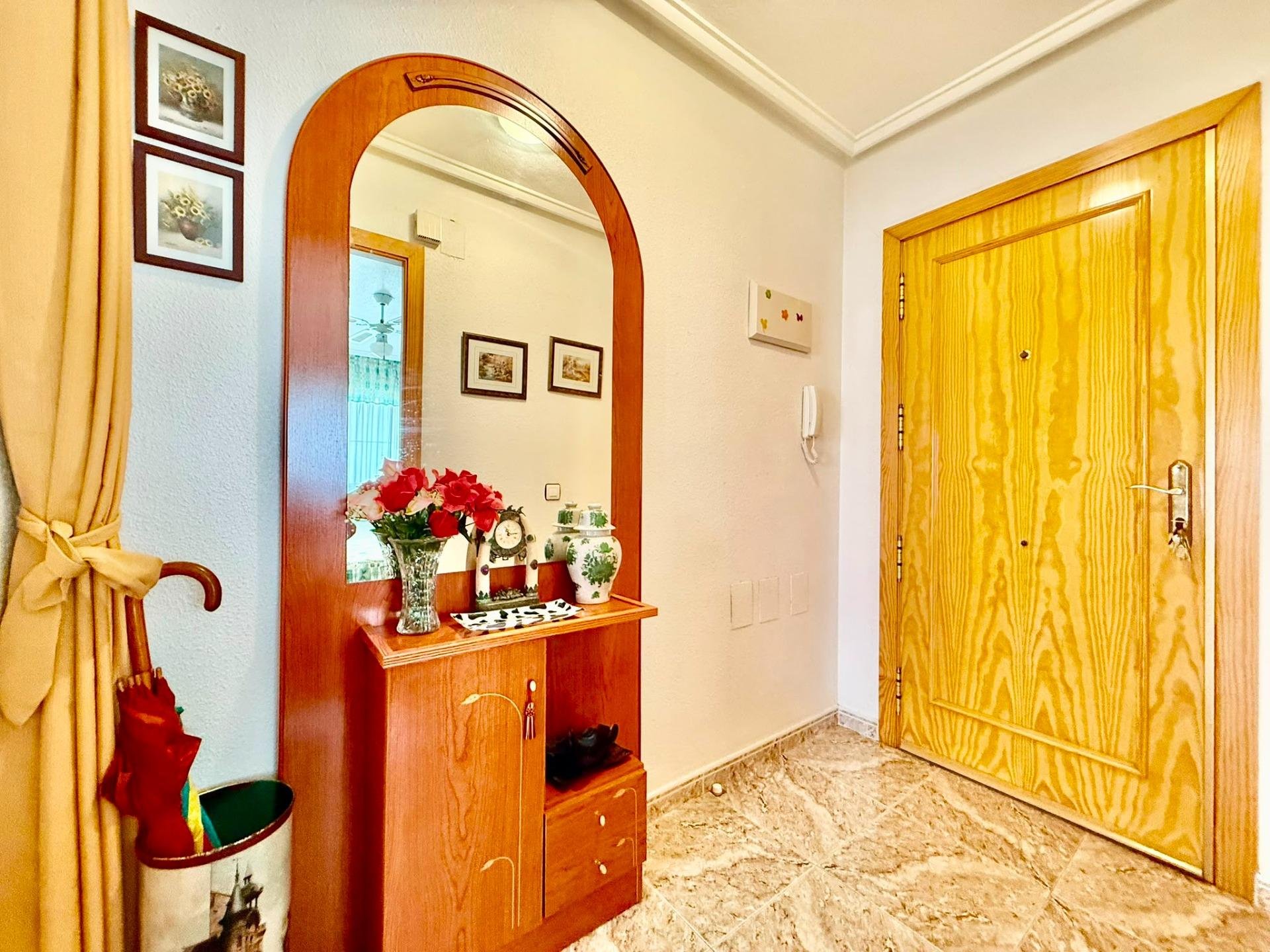 Appartamento a Torrevieja, Alicante, Spagna 2 camere da letto, 66 mq. N° 194949