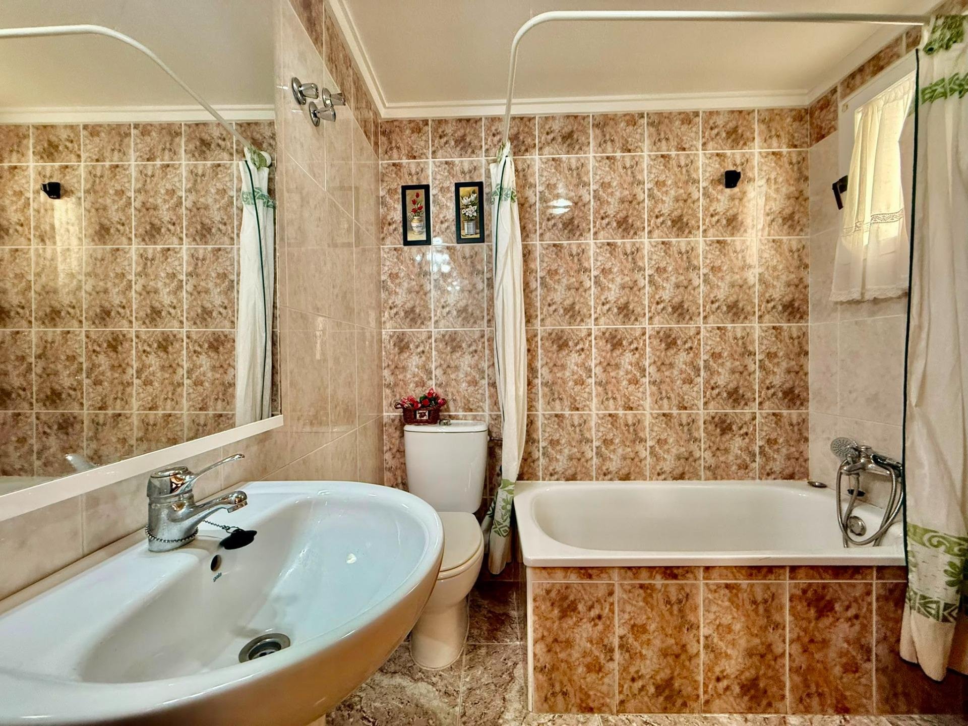 Appartamento a Torrevieja, Alicante, Spagna 2 camere da letto, 66 mq. N° 194949