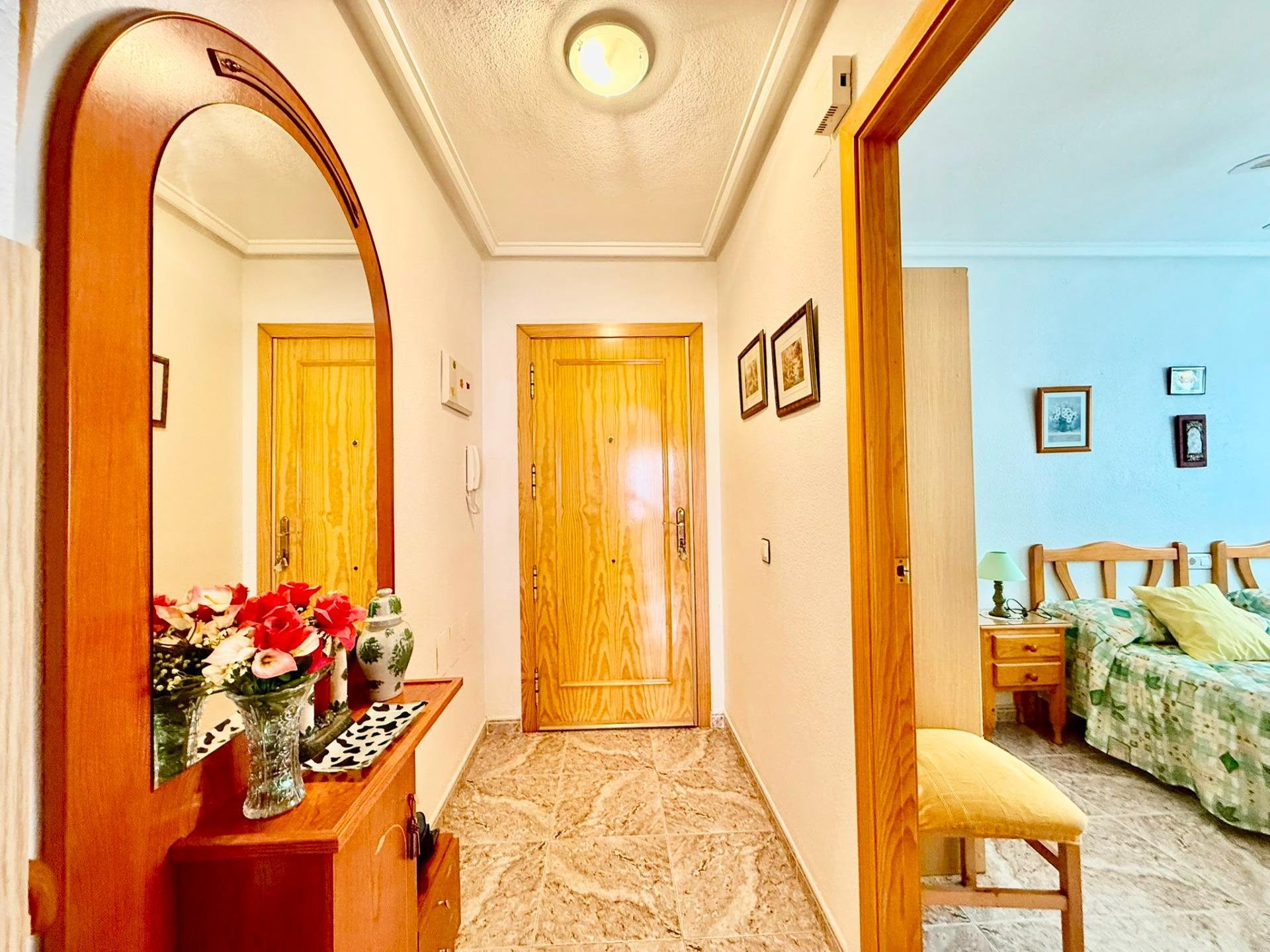 Appartamento a Torrevieja, Alicante, Spagna 2 camere da letto, 66 mq. N° 194949