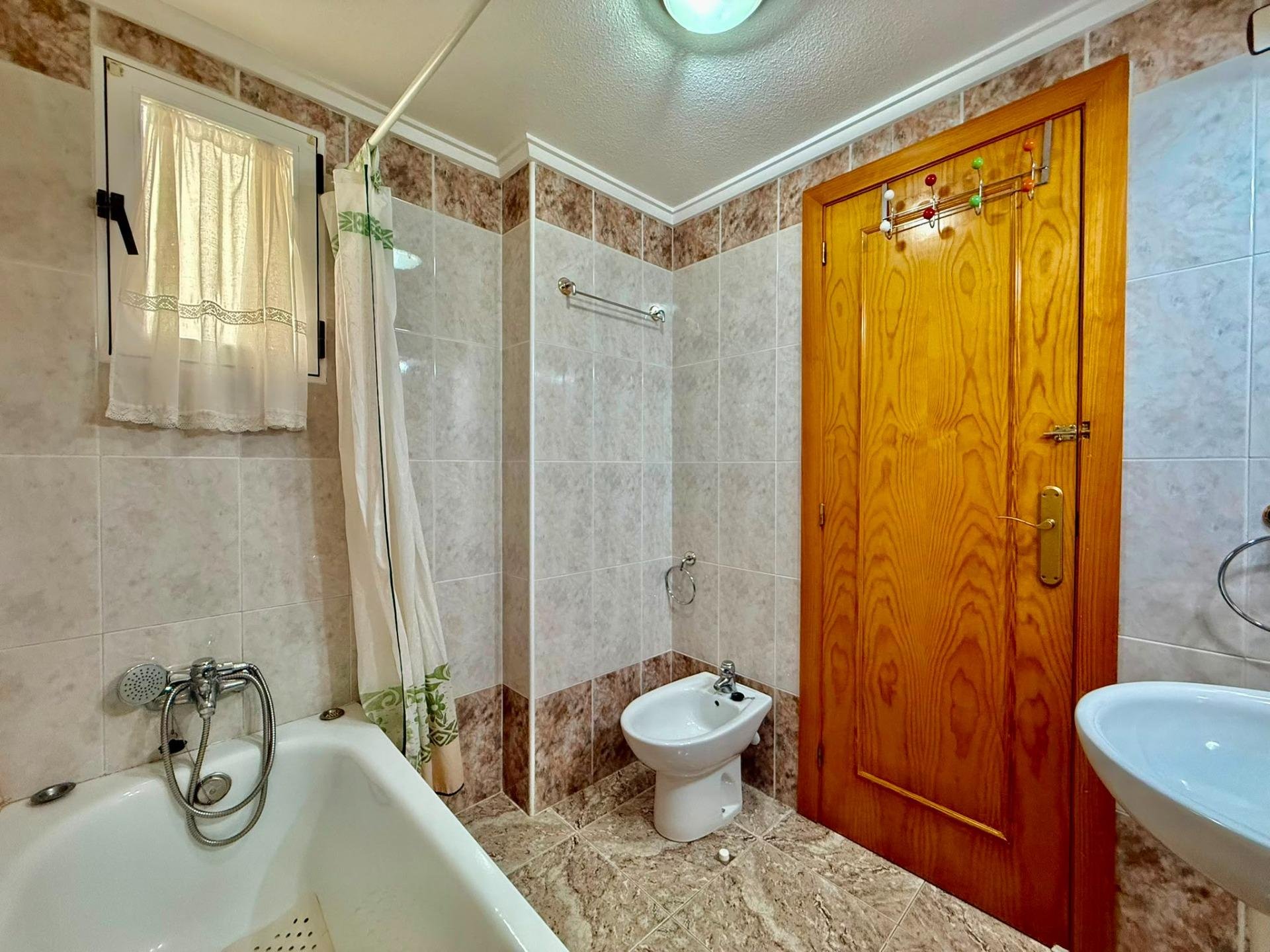 Appartamento a Torrevieja, Alicante, Spagna 2 camere da letto, 66 mq. N° 194949