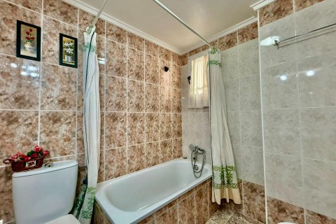 Apartament w Torrevieja, Alicante, Hiszpania 2 sypialnie, 66 mkw. nr 194949 – zdjęcie 21