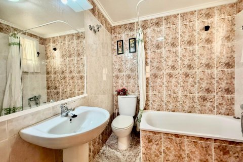 Apartament w Torrevieja, Alicante, Hiszpania 2 sypialnie, 66 mkw. nr 194949 – zdjęcie 19