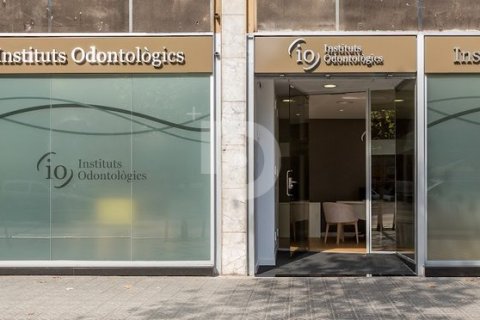 Propiedad comercial en Barcelona, España 418 m2 No. 154896