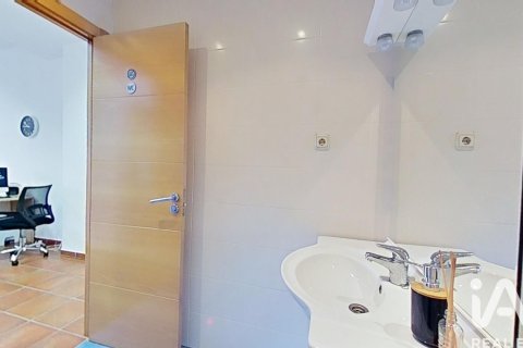 Commercial property for sale in Segur de Calafell, Tarragona, Spain 1 bedroom, 41 sq.m. No. 185296 - photo 18